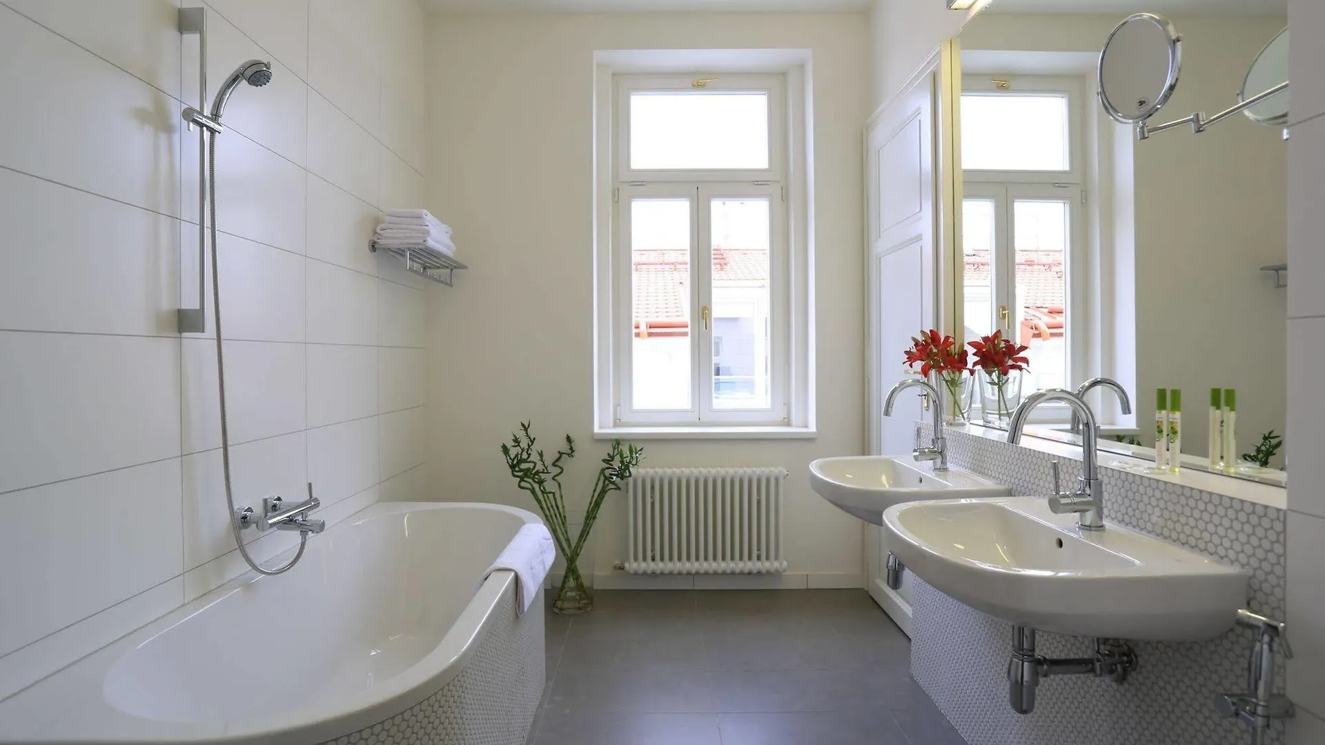 James Hotel & Apartments Prague 4*,