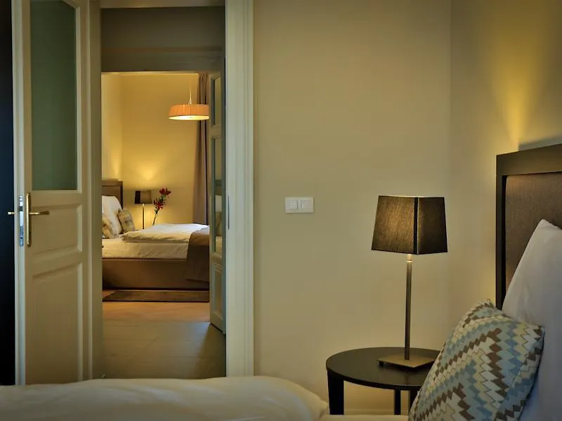 James Hotel & Apartments Prag 4*,