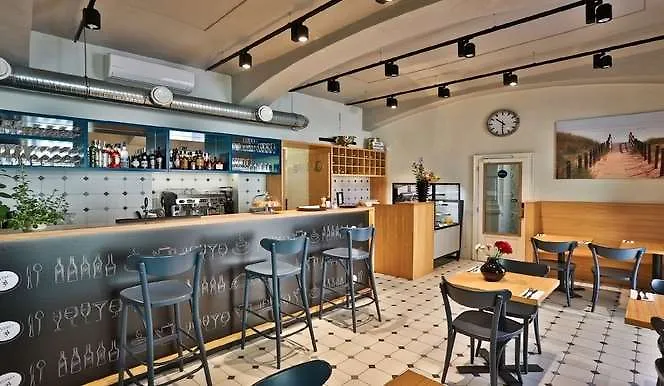 **** Lägenhetshotell James Hotel & Apartments Prag Tjeckien